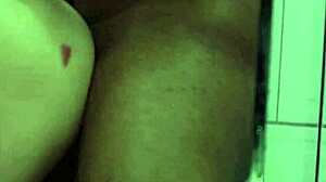 Eu e meu primo economizamos água tomando banho juntos