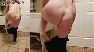 Seksi isoäiti poseeraa alasti luontokuvissa