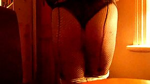 check out this british booty bitch twerking her thicc ass