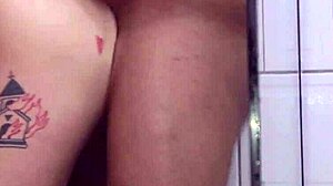 Eu e meu primo economizamos água tomando banho juntos