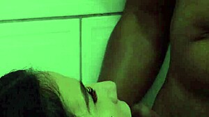 Eu e meu primo economizamos água tomando banho juntos