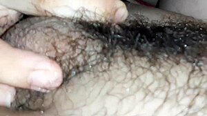 Azijska devojka daje slinavi deepthroat blowjob sa spermom u ustima