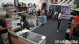 babe reveals her twat and sucking skills in amateur scene