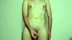 Young 18+ Amateur Masturbates During Webcam Massage Session!