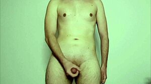 Young 18+ Amateur Masturbates During Webcam Massage Session!