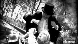 Verejná ručná fantázia so zviazanou Christie Stevens