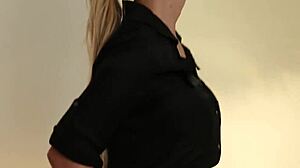 Sexy big tits milf Phoenix Marie licking blonde Capri Cavanni's wet pussy 😍