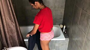 i'm entering the dick in the shower with argentinian amateur novinha