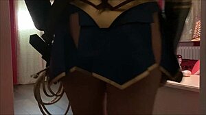 Wonderwoman shows amazing blowjob skills in cosplay!