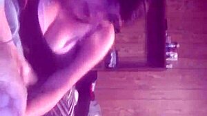 هيجان السيجارة مع مص وصدر