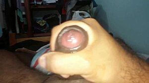 casual masturbation session that's surprisingly intriguing