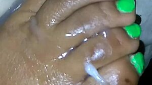 i cum on her feet in hot cumshot