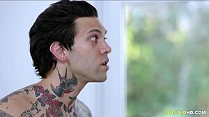 Daddy nggak bakal suka double penetration sama istrinya. Wah, Lea Lexis bikin gue kacau!