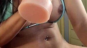 Horny Beauty Wakes Up Craving Muff Diving and Cunilingus Licking!