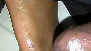 i cum on her feet in hot cumshot