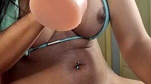 Horny Beauty Wakes Up Craving Muff Diving and Cunilingus Licking!