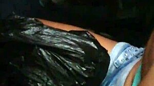 Пара потрясающих сисек замечена в общественном автобусе