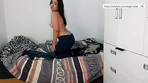 Venezuelka zkouší booty šortky v haul s černými vlasy