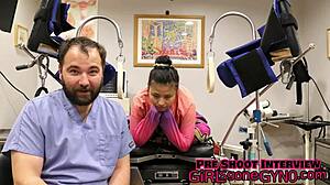 Hei, aasialainen teini Raya, miltä se teräskanula tuntuu sisällä?