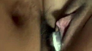 Ben ve ince büyük memeli kalçalı kız