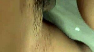 Ben ve ince büyük memeli kalçalı kız