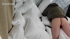 Mi struscio sul giubbotto satin setoso, feticcio masturbazione con sborrata grossa