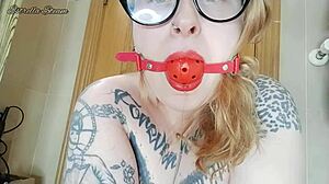 Debela devojka se guši sa pljuvačkom