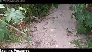 mamei o pau do novinho na praia e ele me fodeu nos mangues