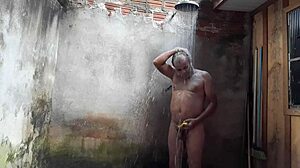 Amateur Gay Guys in the Bath Together