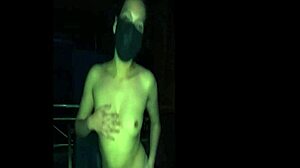 Teen masturbates pussy in outdoor cinema setting