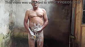 Amateur Gay Guys in the Bath Together