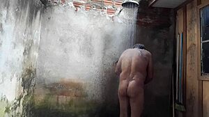 Amateur Gay Guys in the Bath Together