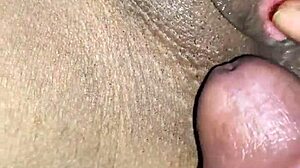 स्टनिंग इंडियन बेब अपने बॉयफ्रेंड से जोर से ड्रिल की गई!