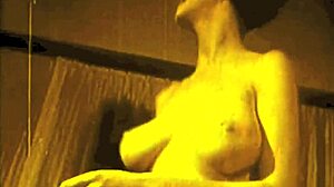 Stara čistilka ohranja službo s svojimi spretnostmi