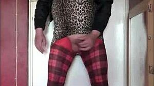 shy guy wants to cum faster in homemade scene