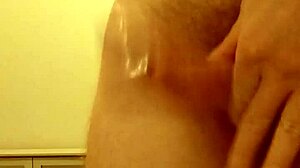 watch me strip naked and show my hairy ass 😏