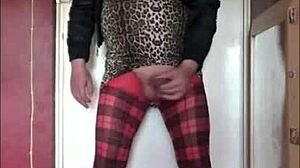 shy guy wants to cum faster in homemade scene