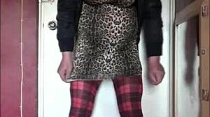 shy guy wants to cum faster in homemade scene