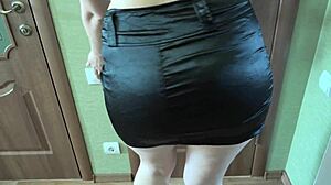 kosmata milf lula v najlonskih nogavicah v umazani kadi za lizanje