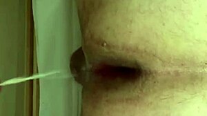 Eu Tomando no Cu Gostoso Até Levar Uma Leitada na Bunda