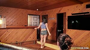 واو! أخ راعي ساخن ينيك سارا لاف وأبيلا دينجر بقوة!