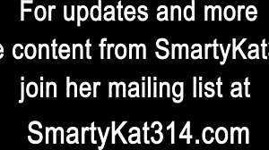 يا إلهي، شوف هذا المهووس بالعملات الرقمية ينجح مع زوجة أب ساخنة! 😍