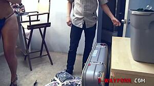 Vay! Flower Tucci ve Courtney Cummz, sikini üçlüde hakimiyet altına alıyor!