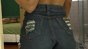 peguei meu tio se masturbando no meu quarto