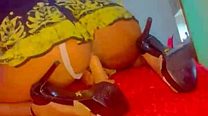 HORNY STEPMOTHER ROSA VERMELHA LICKS PUSSY IN PUBLIC