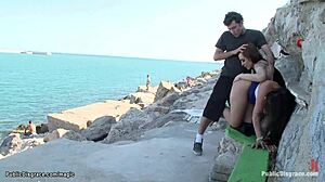 스페인 미녀 야외 속박으로 대중 전시