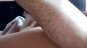 Mi vecino me folla bien rico por el culo por primera vez