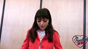 Malá 18+ 20-letá kurva miluje hardcore sex v lingerie!