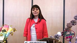 Malá 18+ 20-letá kurva miluje hardcore sex v lingerie!