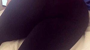 Pawg jiggles in leggings